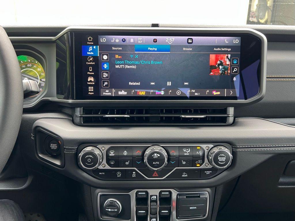 new 2025 Jeep Gladiator car, priced at $46,155