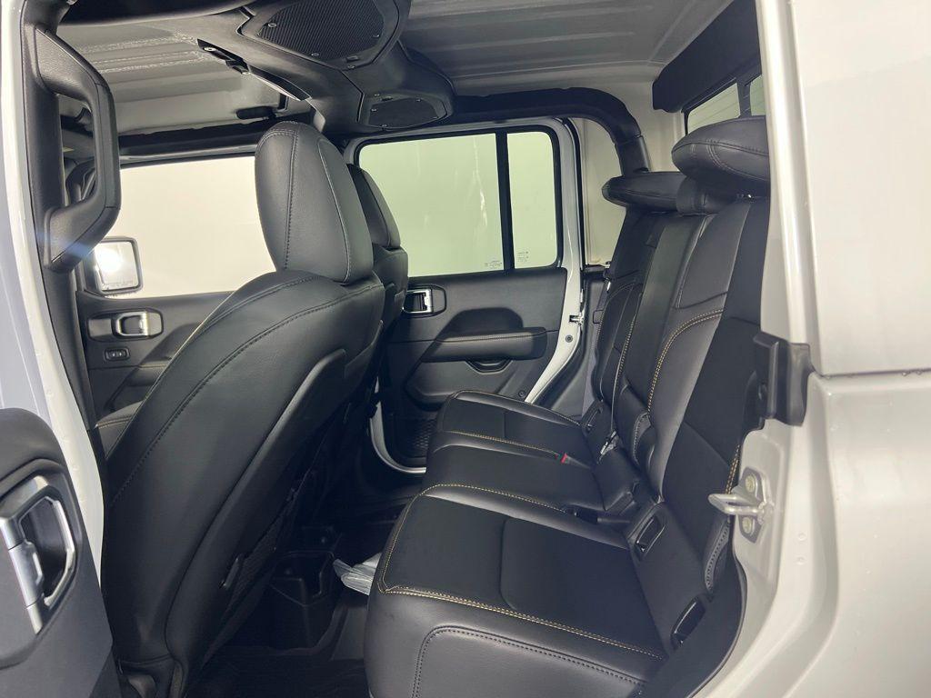 new 2025 Jeep Gladiator car, priced at $46,905