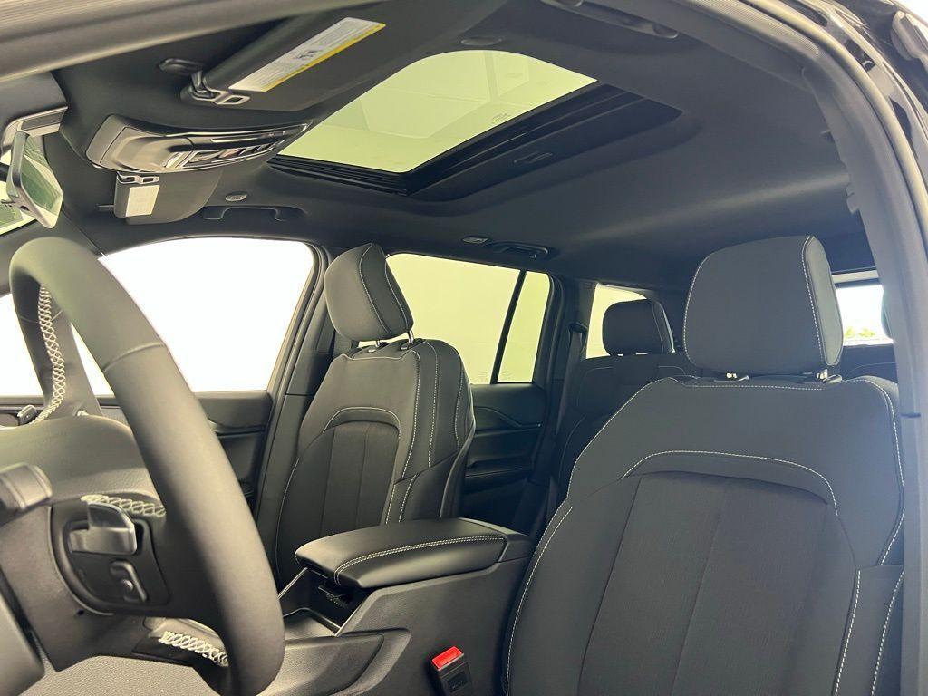 new 2025 Jeep Grand Cherokee car, priced at $31,375