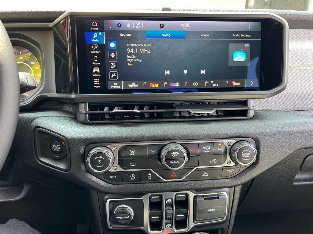 new 2025 Jeep Gladiator car, priced at $41,855