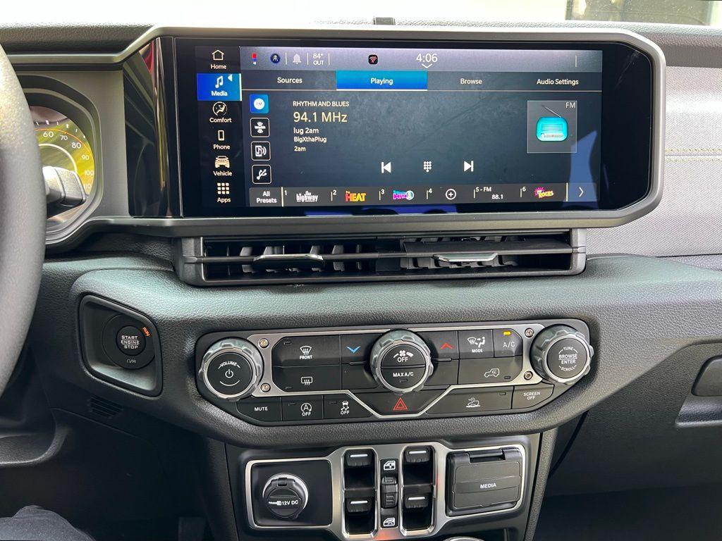new 2025 Jeep Gladiator car, priced at $42,605