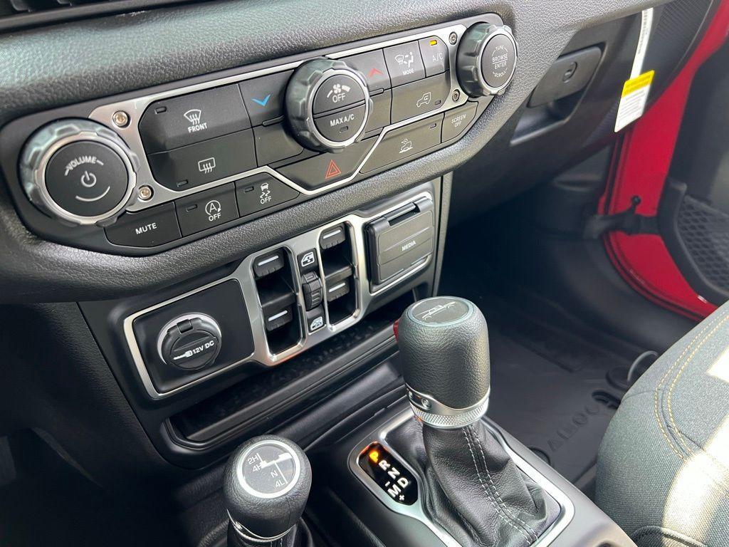 new 2025 Jeep Gladiator car, priced at $41,855