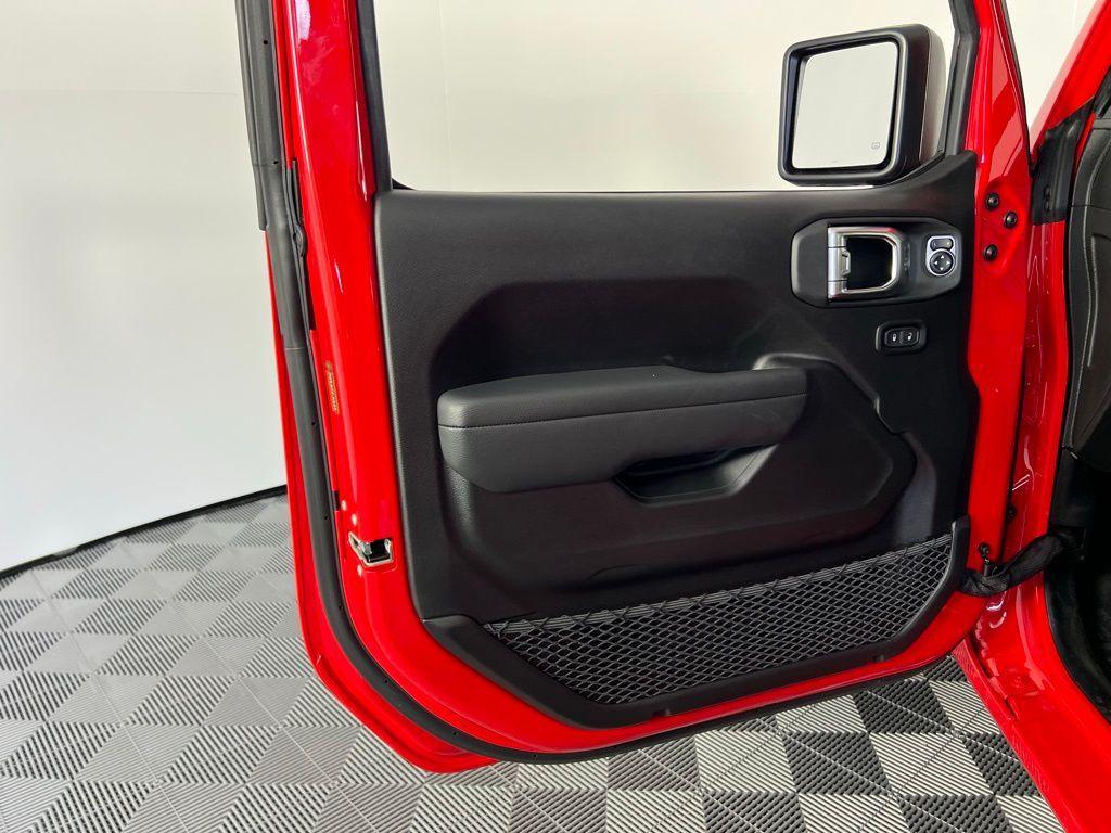 new 2025 Jeep Gladiator car, priced at $42,605