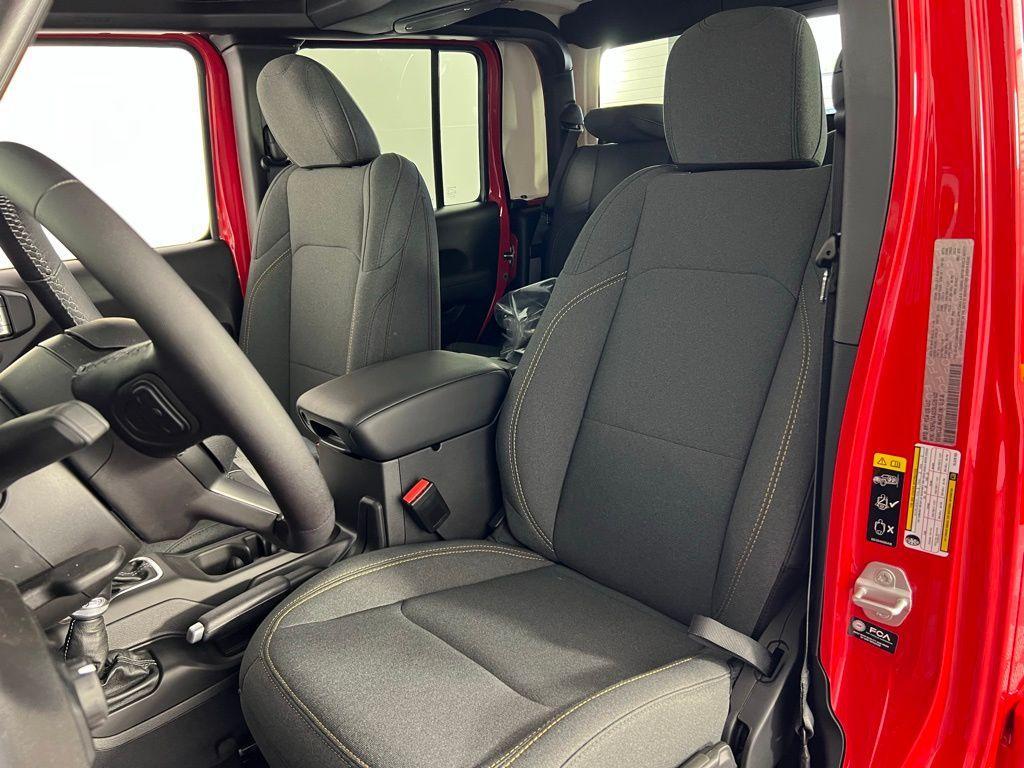 new 2025 Jeep Gladiator car, priced at $42,605
