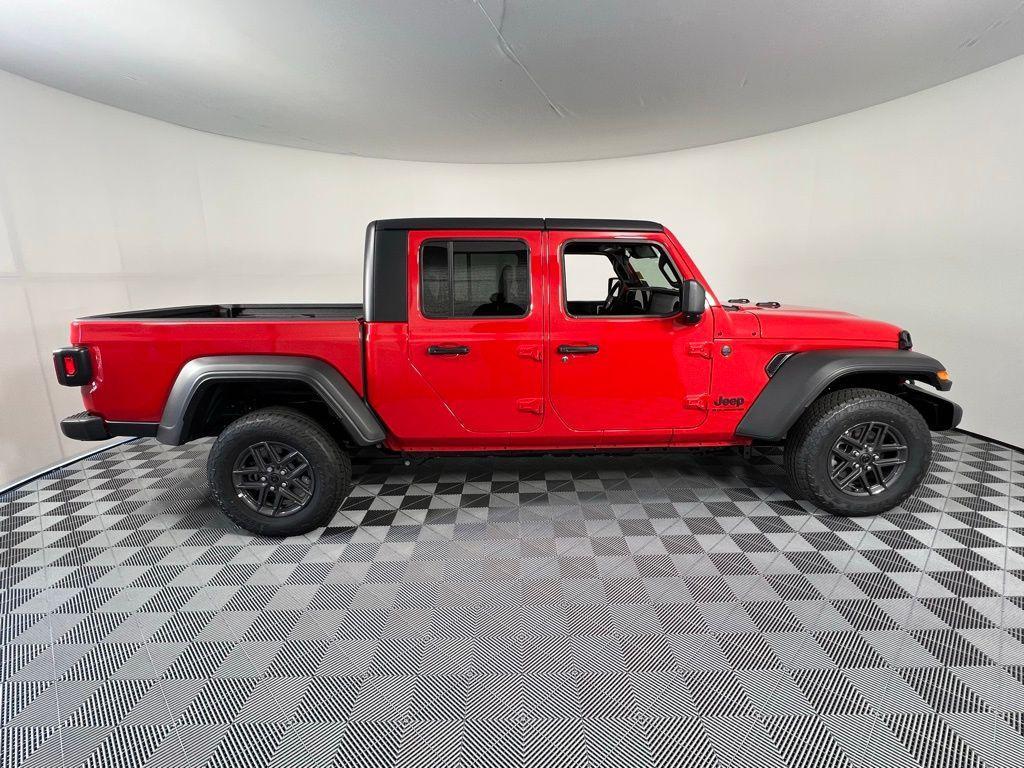 new 2025 Jeep Gladiator car, priced at $42,605