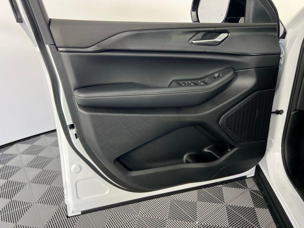 new 2025 Jeep Grand Cherokee L car, priced at $40,998