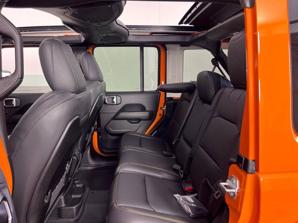 new 2025 Jeep Wrangler car, priced at $47,015