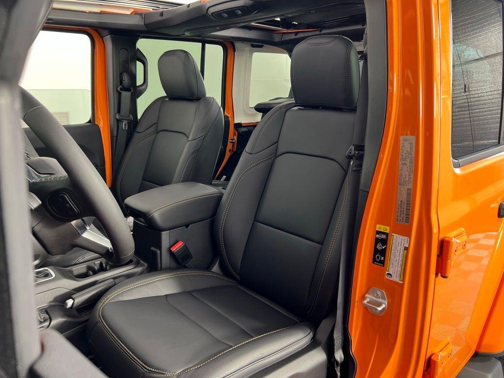 new 2025 Jeep Wrangler car, priced at $47,015