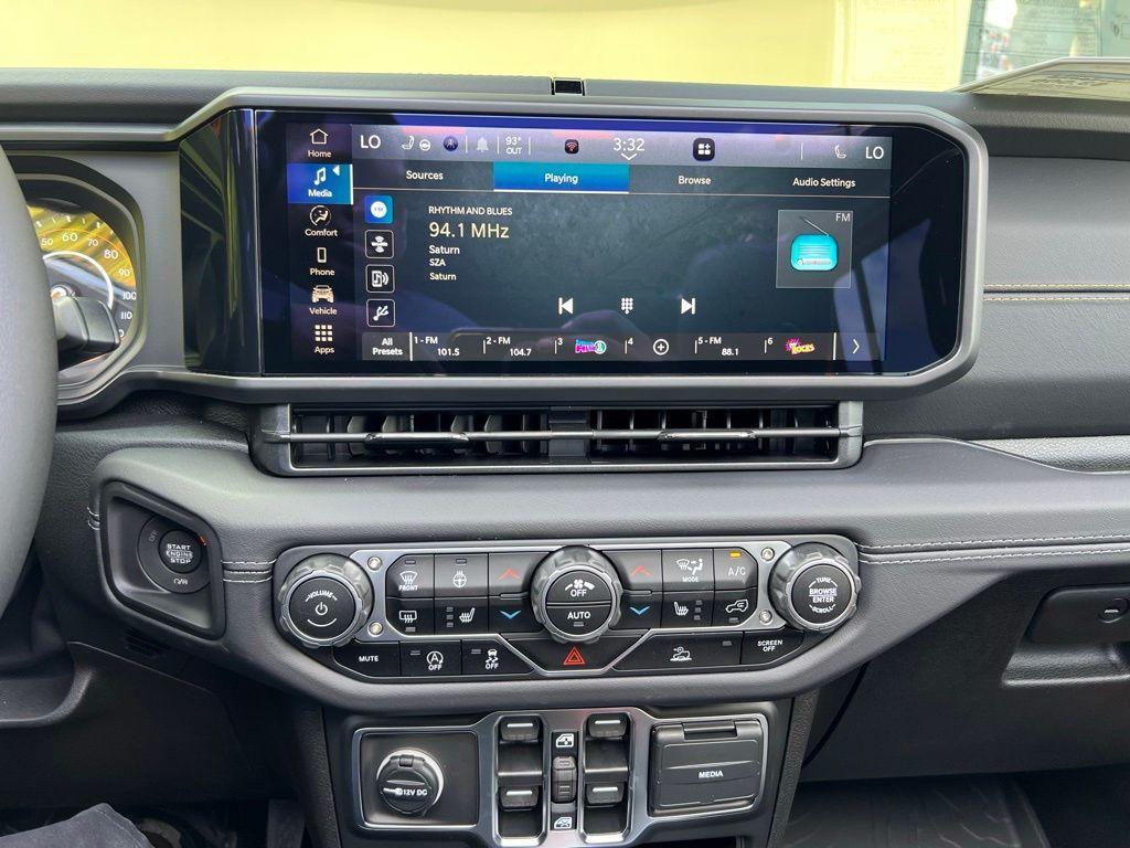 new 2025 Jeep Wrangler car, priced at $47,015