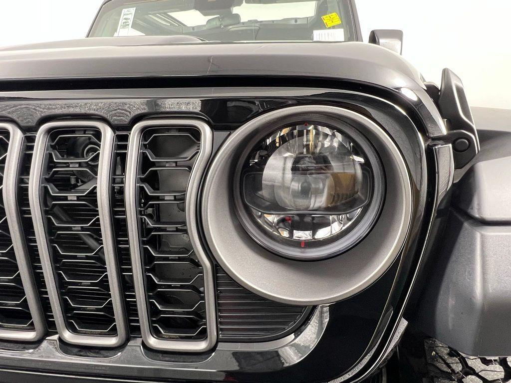 new 2025 Jeep Wrangler car, priced at $54,595