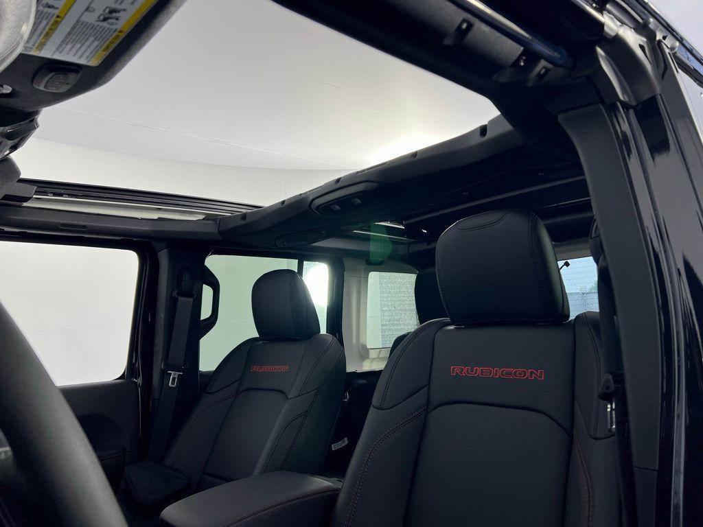new 2025 Jeep Wrangler car, priced at $54,595
