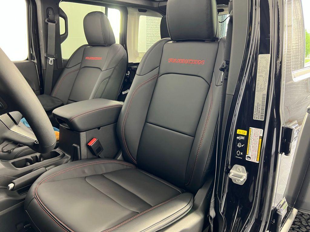 new 2025 Jeep Wrangler car, priced at $54,595