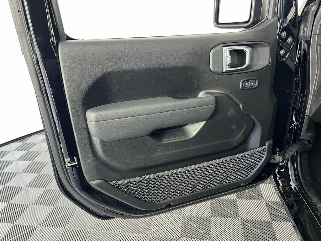 new 2025 Jeep Wrangler car, priced at $33,750
