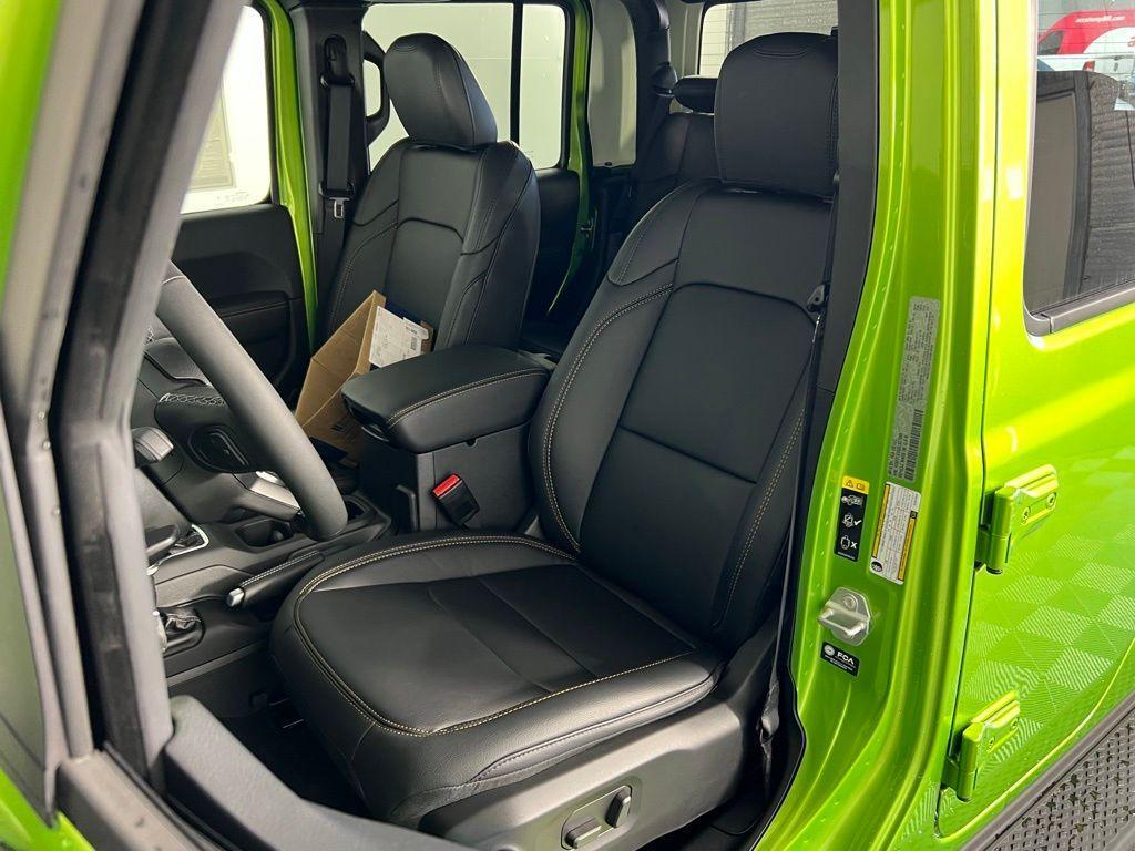 new 2025 Jeep Gladiator car, priced at $43,160