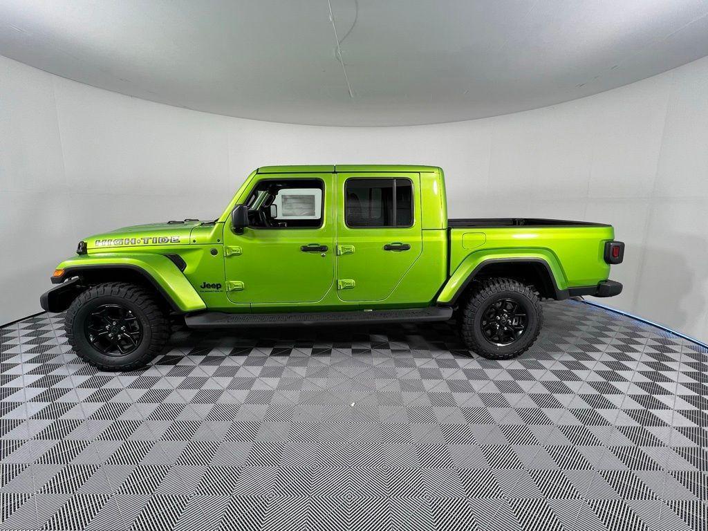 new 2025 Jeep Gladiator car, priced at $43,160