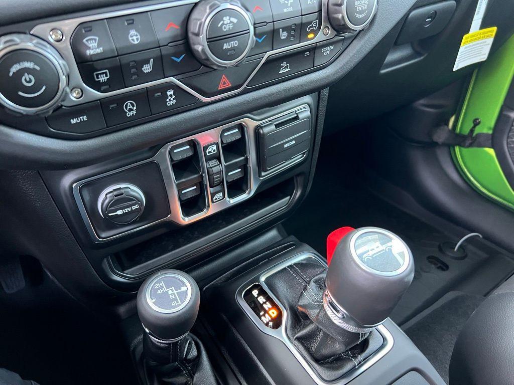 new 2025 Jeep Gladiator car, priced at $43,160