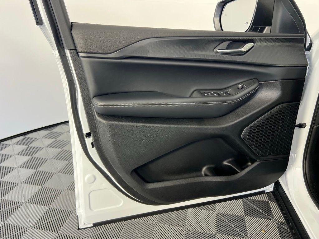 new 2025 Jeep Grand Cherokee L car, priced at $30,530
