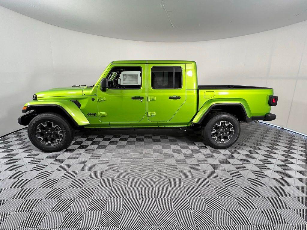 new 2025 Jeep Gladiator car, priced at $47,500