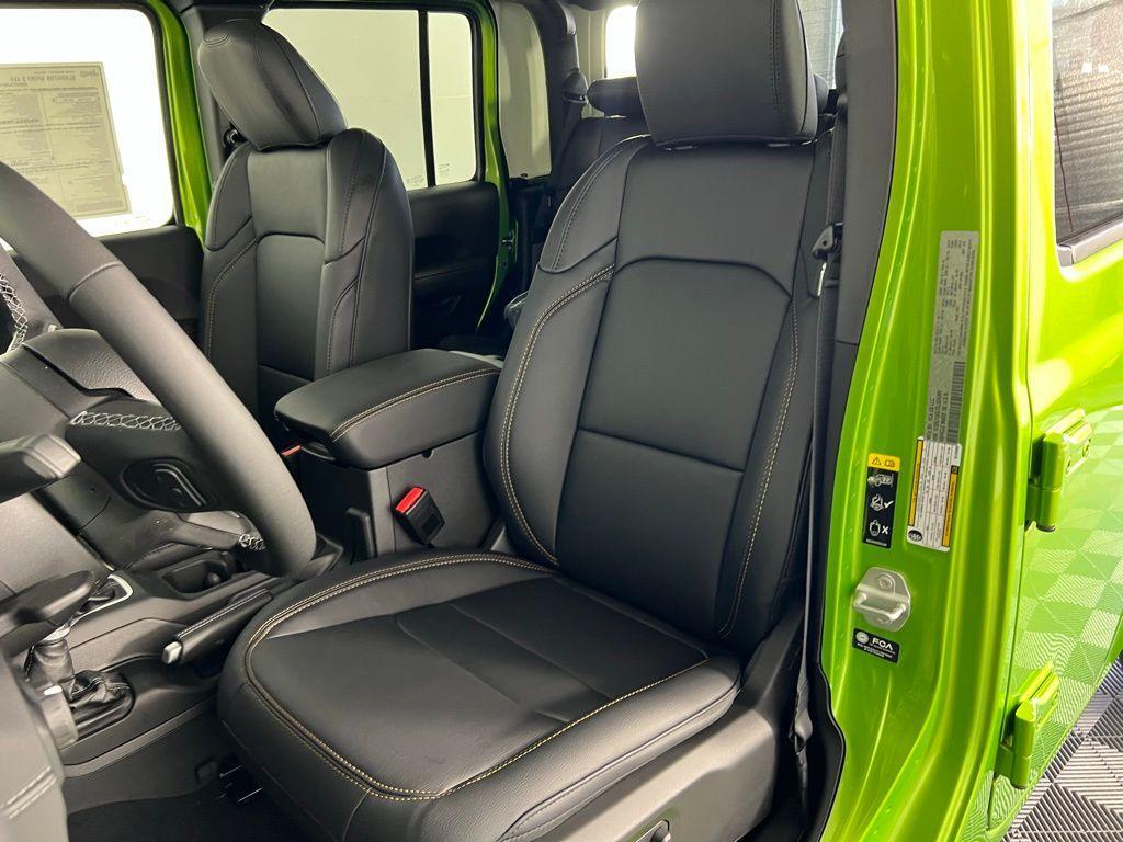 new 2025 Jeep Gladiator car, priced at $47,500