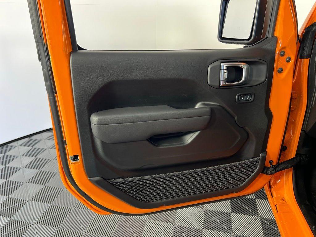 new 2025 Jeep Wrangler car, priced at $30,934