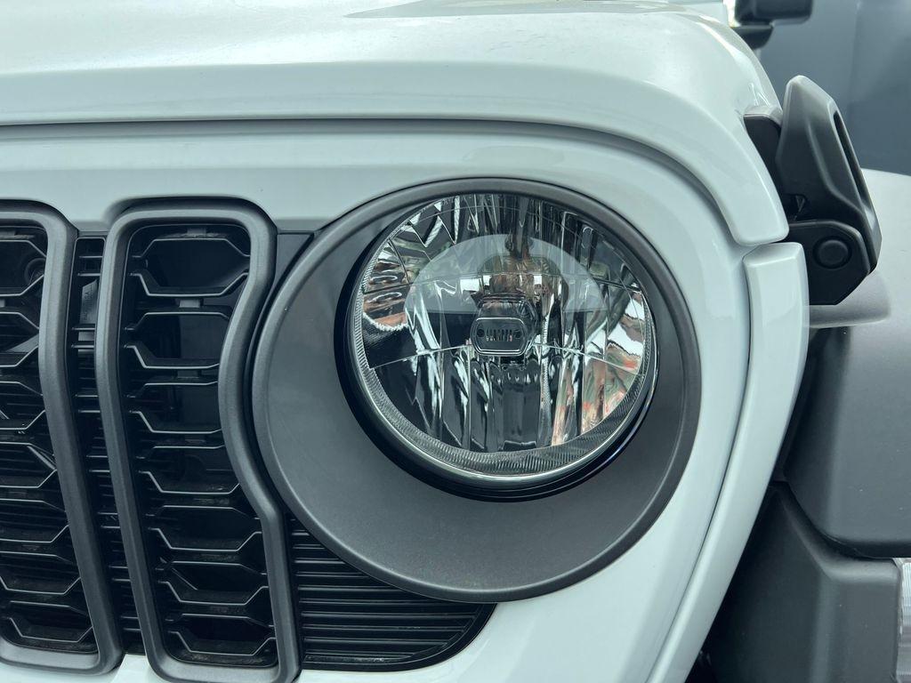 new 2025 Jeep Gladiator car, priced at $43,705