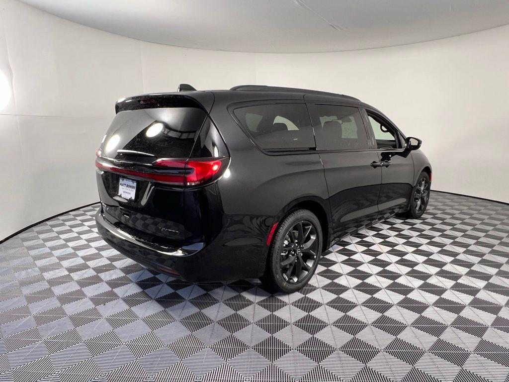 new 2026 Chrysler Pacifica car