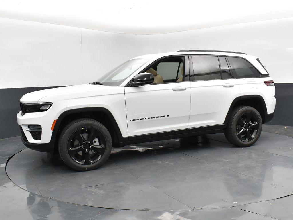 new 2025 Jeep Grand Cherokee car, priced at $40,940