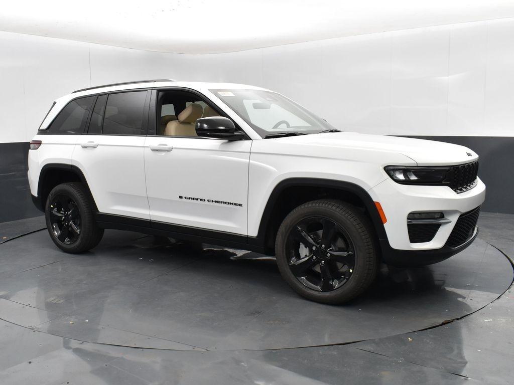 new 2025 Jeep Grand Cherokee car, priced at $40,940