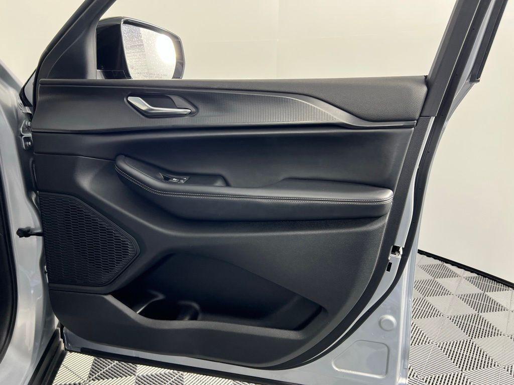used 2024 Jeep Grand Cherokee L car, priced at $33,027