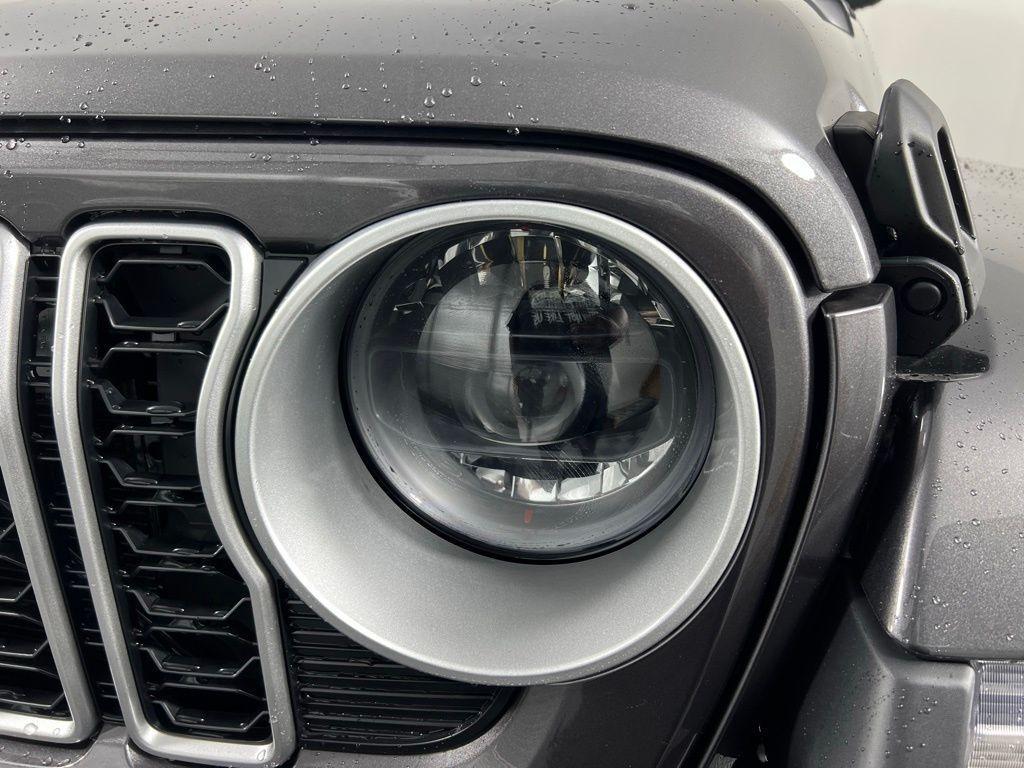 new 2025 Jeep Wrangler car, priced at $44,215