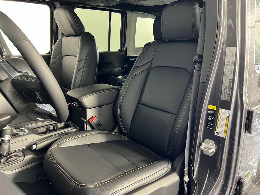new 2025 Jeep Wrangler car, priced at $44,215