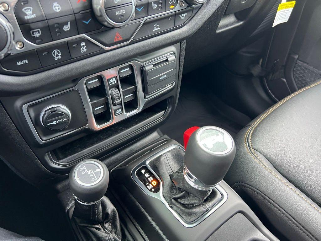 new 2025 Jeep Wrangler car, priced at $44,215