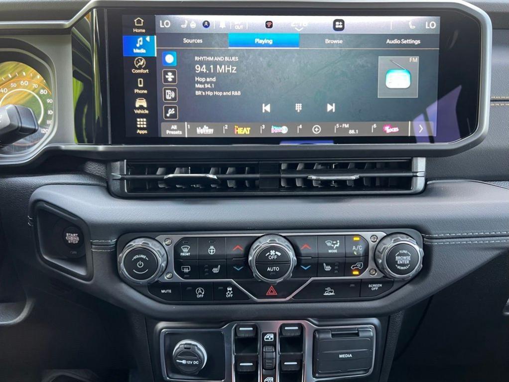 new 2025 Jeep Gladiator car, priced at $46,750