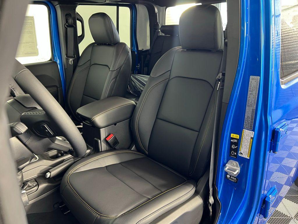 new 2025 Jeep Gladiator car, priced at $47,500