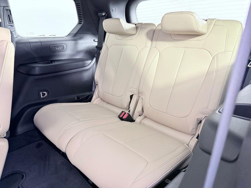 new 2025 Jeep Grand Cherokee L car, priced at $43,720