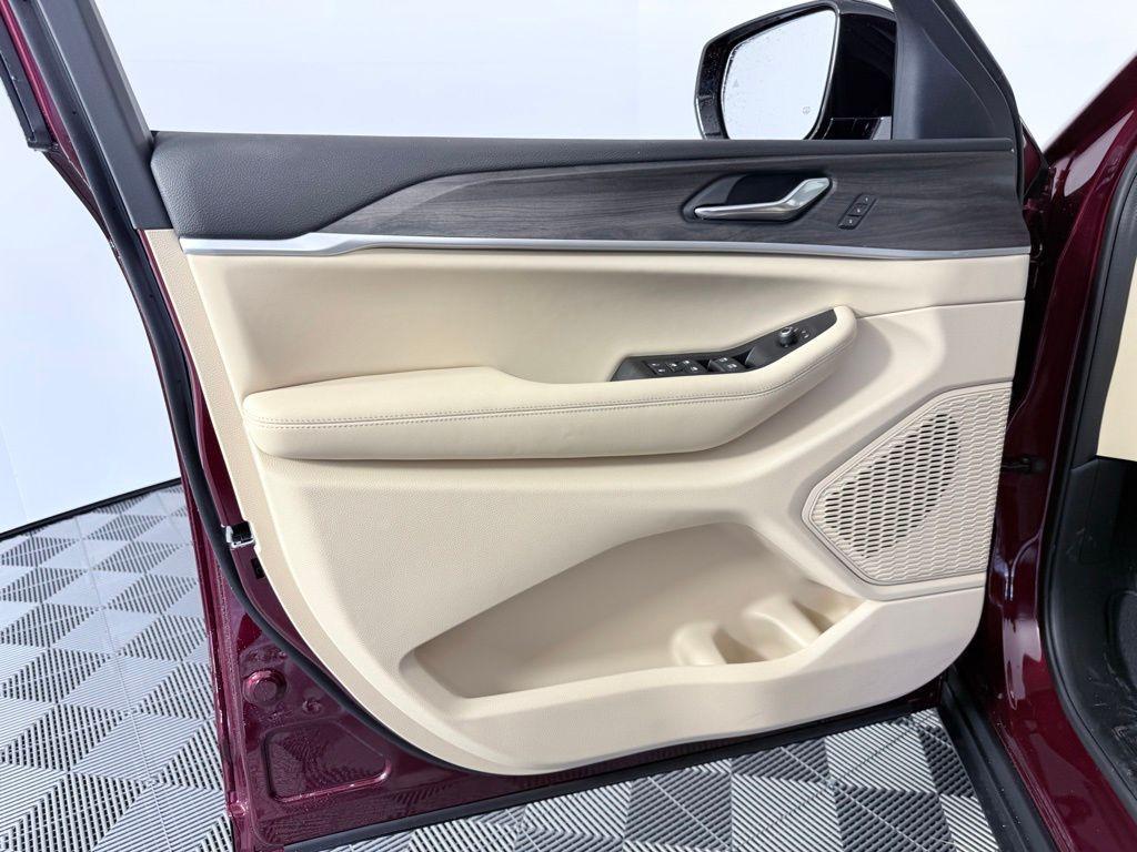 new 2025 Jeep Grand Cherokee L car, priced at $43,720