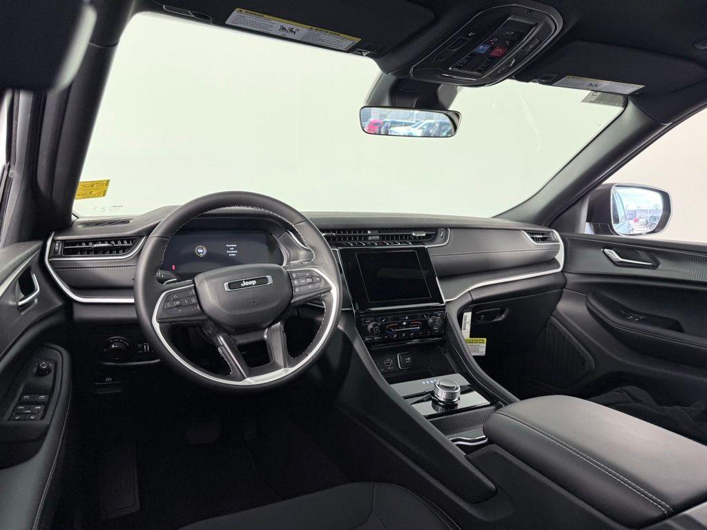 new 2025 Jeep Grand Cherokee car, priced at $38,170