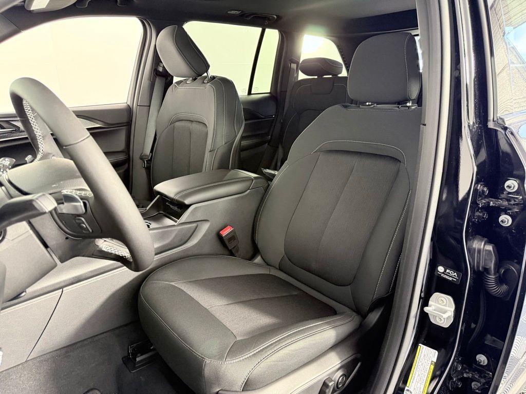 new 2025 Jeep Grand Cherokee car, priced at $38,170