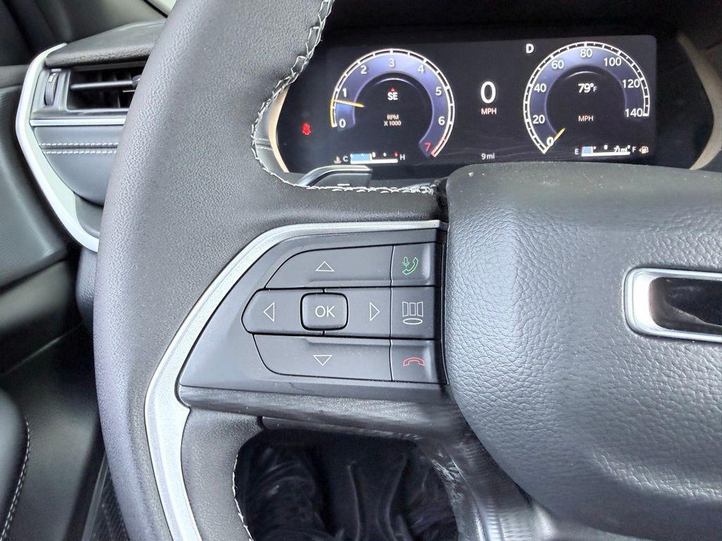 new 2025 Jeep Grand Cherokee car, priced at $38,170