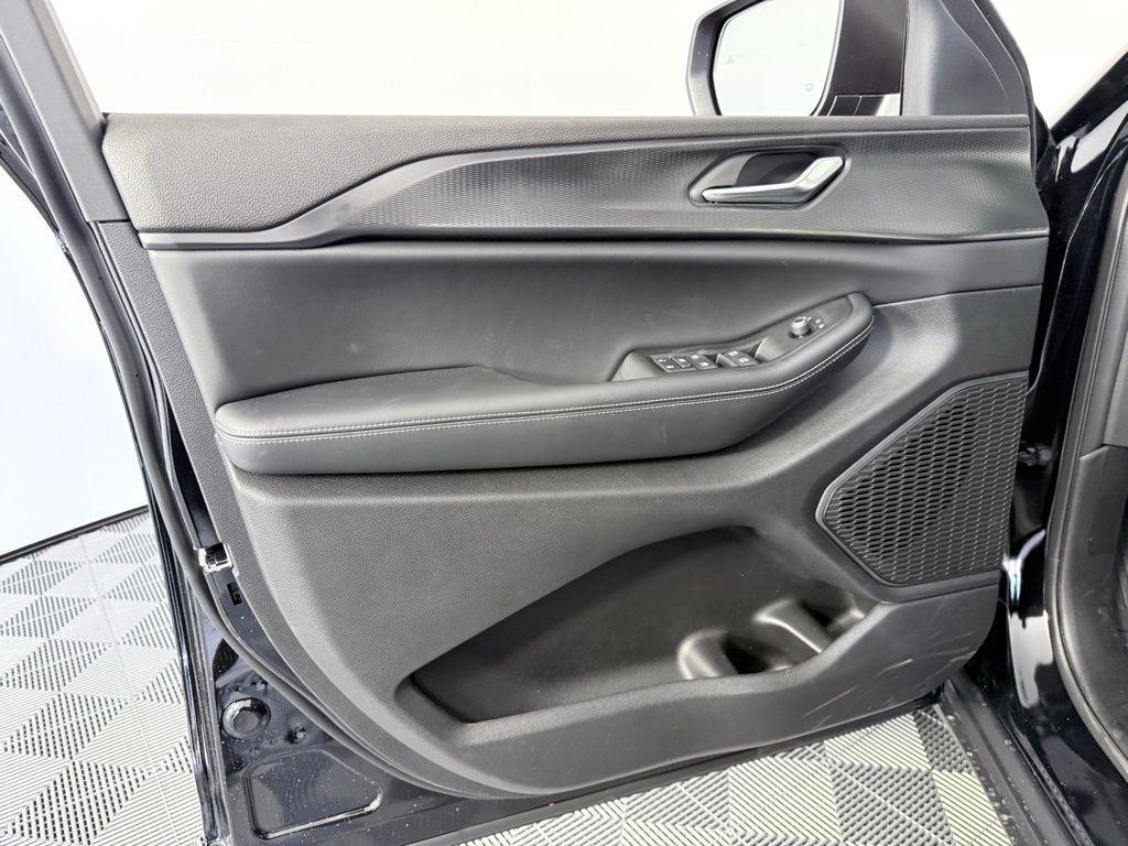 new 2025 Jeep Grand Cherokee car, priced at $38,170