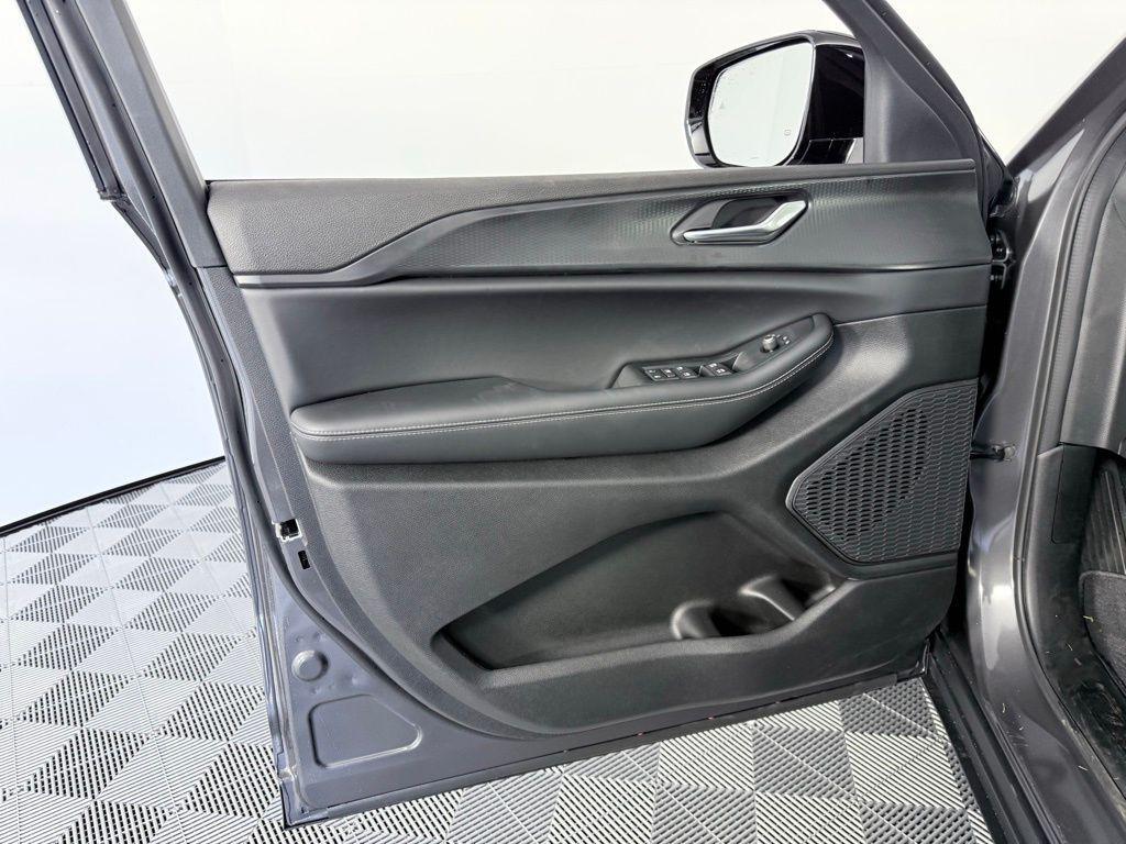 new 2025 Jeep Grand Cherokee car, priced at $46,375