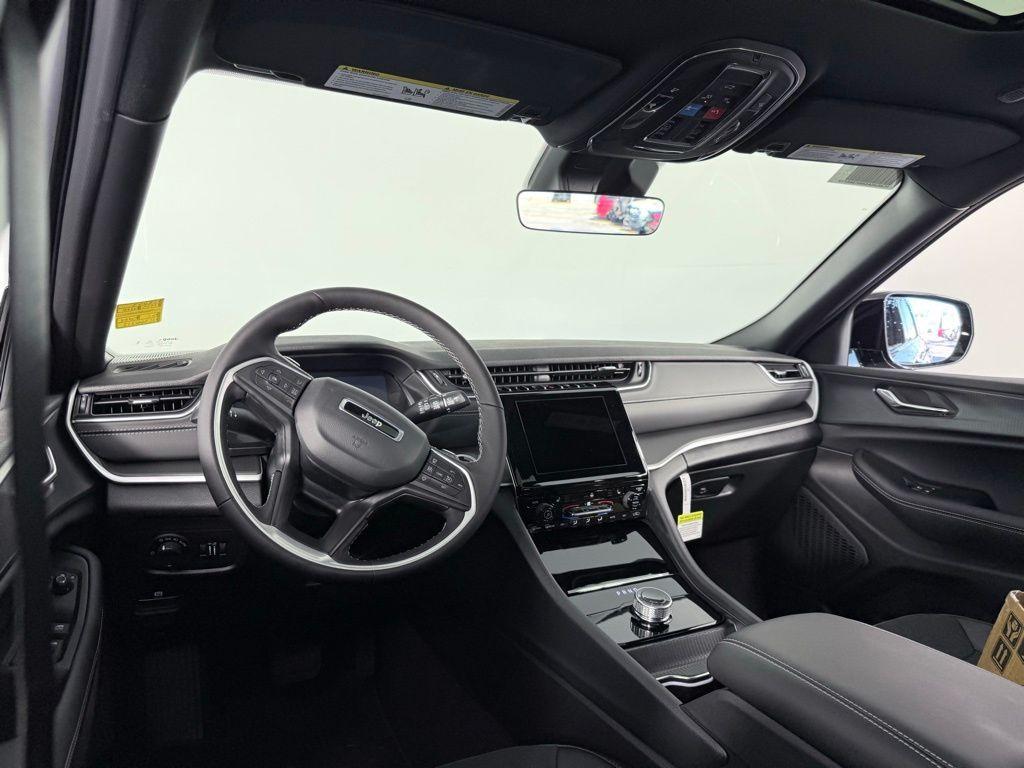 new 2025 Jeep Grand Cherokee car, priced at $46,375