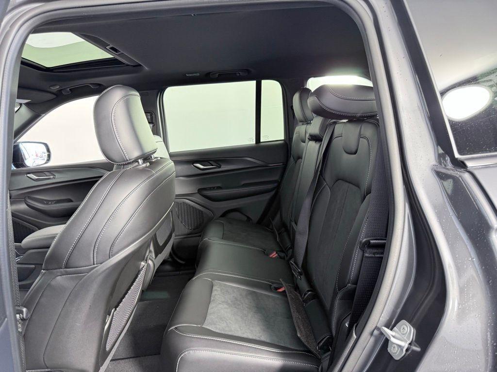 new 2025 Jeep Grand Cherokee car, priced at $46,375