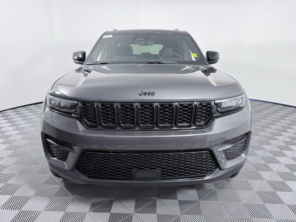new 2025 Jeep Grand Cherokee car, priced at $46,375