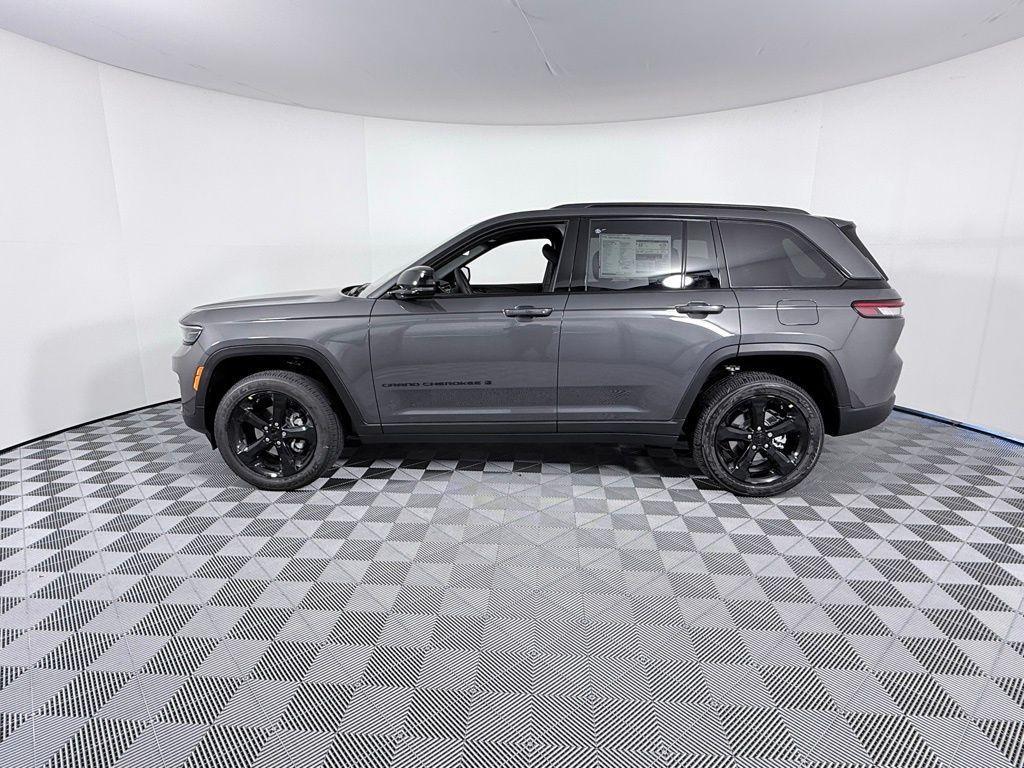 new 2025 Jeep Grand Cherokee car, priced at $46,375