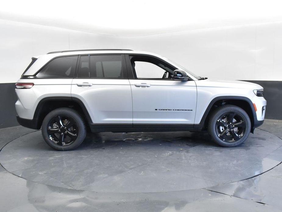 new 2024 Jeep Grand Cherokee car, priced at $36,175