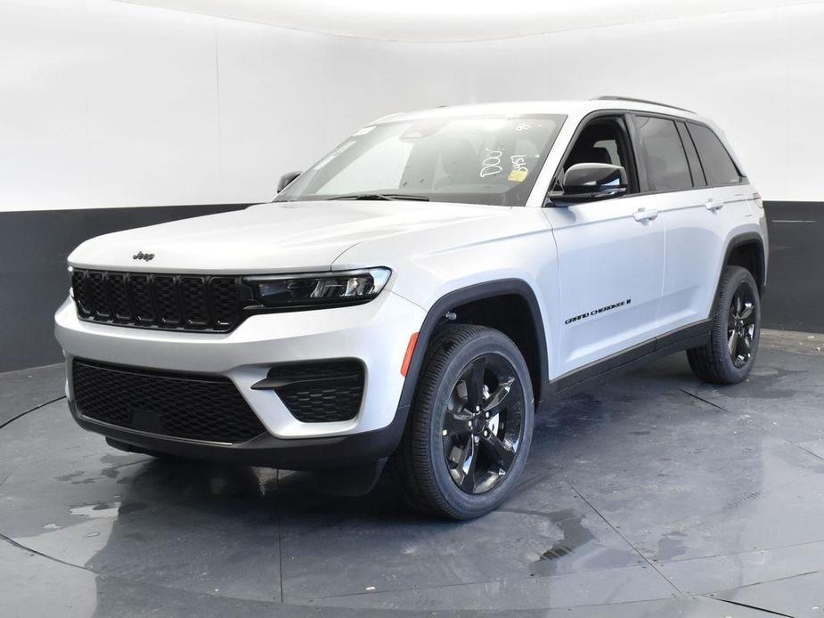 new 2024 Jeep Grand Cherokee car, priced at $36,175