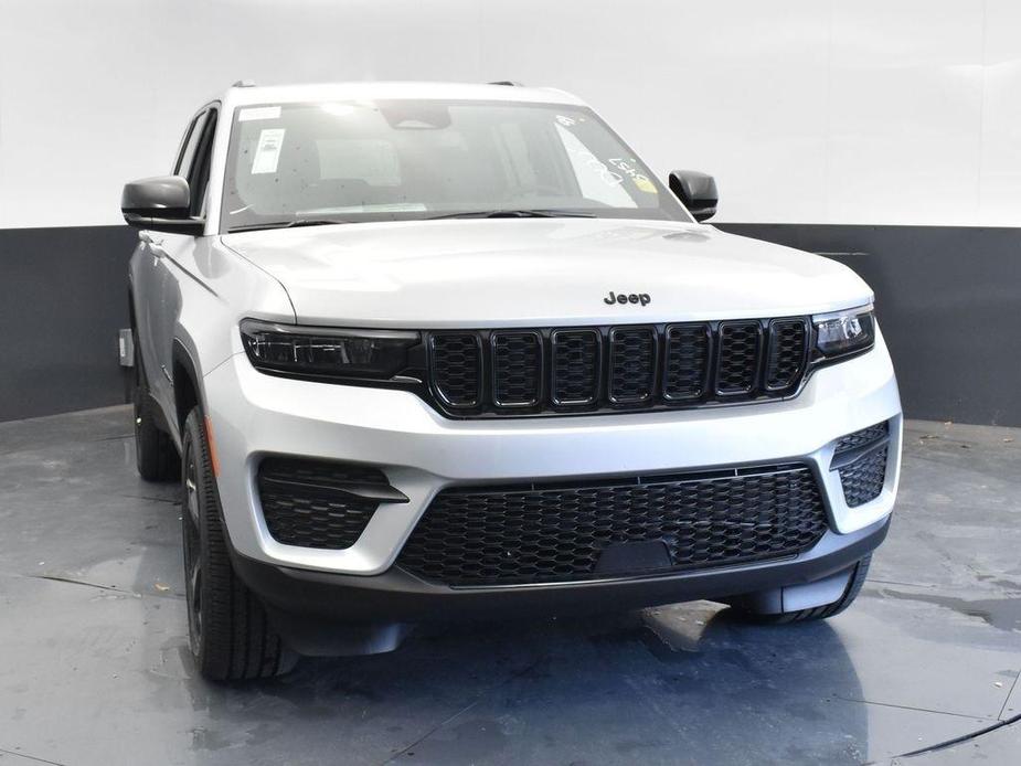 new 2024 Jeep Grand Cherokee car, priced at $36,175