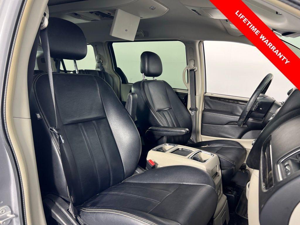 used 2013 Chrysler Town & Country car