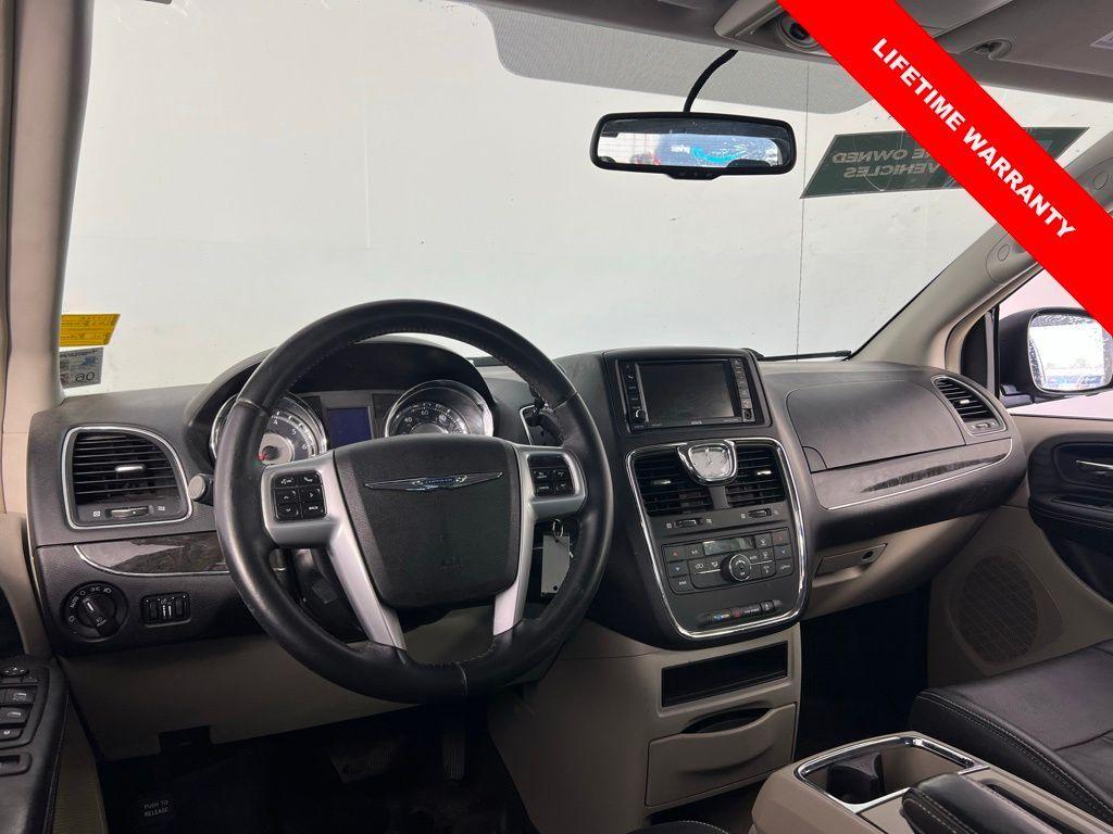 used 2013 Chrysler Town & Country car